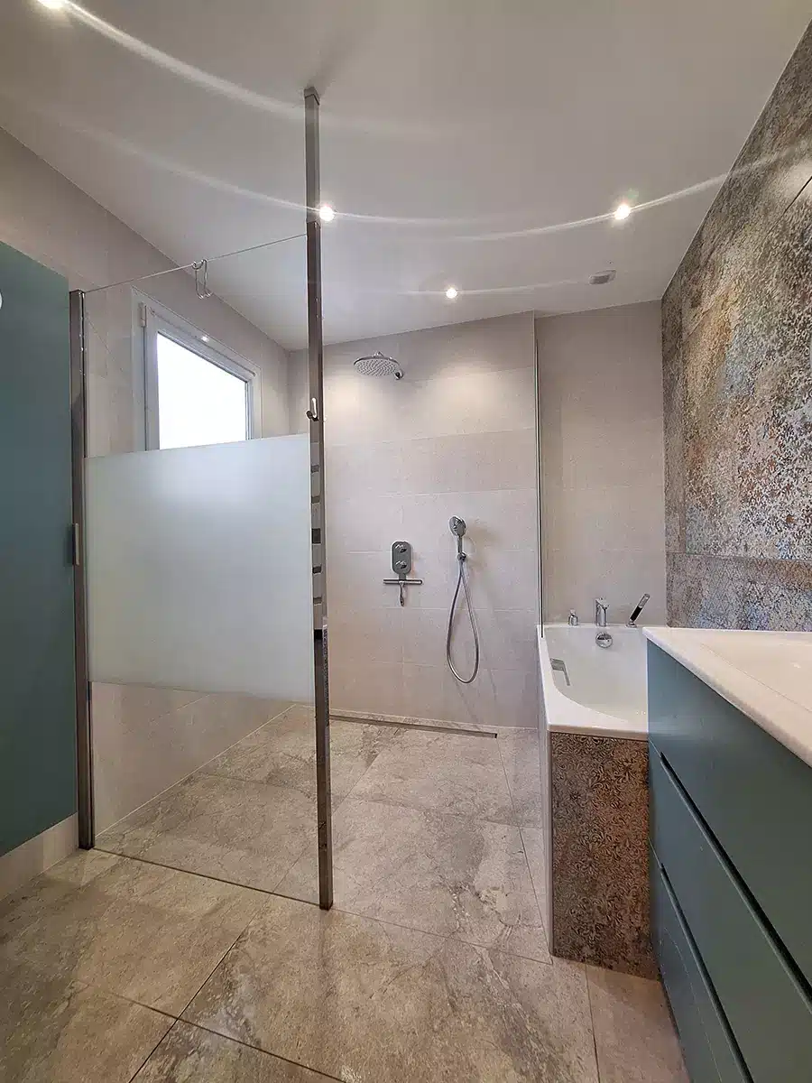 sol 90x90 sabbia natural, mur 35x100 white rectifié et décors vestige natural 100x100 sol 90x90 sabbia natural, mur 35x100 white rectifié et décors vestige natural 100x100